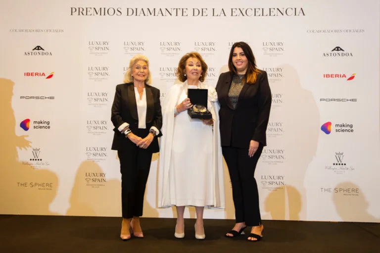 Carmen Navarro recibe el Premio Diamante a la Excelencia, máximo galardón a su trayectoria empresarial